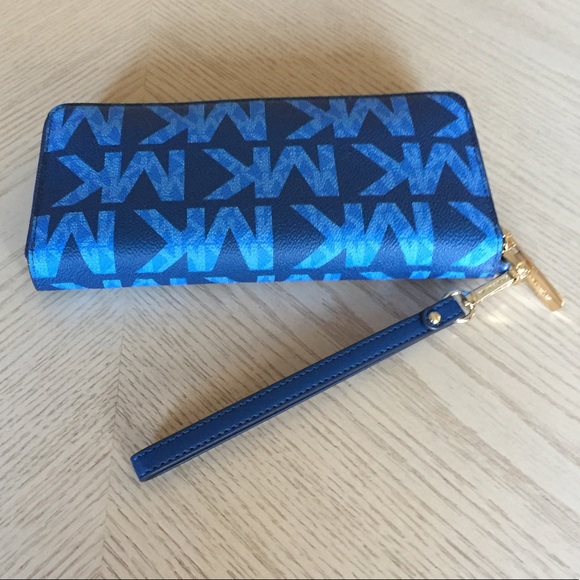 Michael Kors River Blue Multi Wallet, Wristlet - Picture 5 of 13